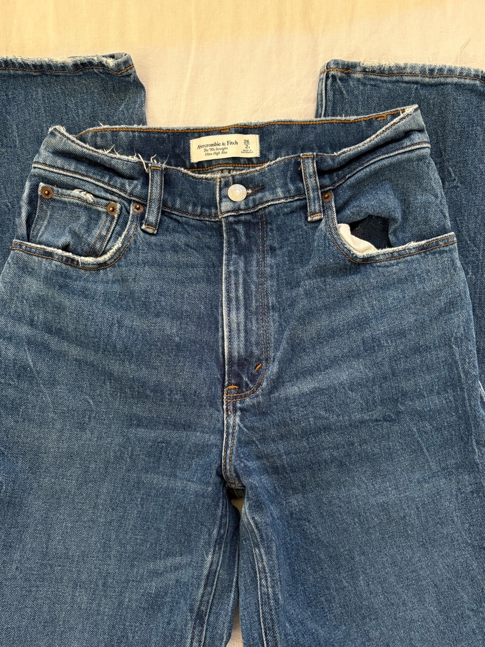 Women’s Abercrombie & Fitch 90’s Straight Jeans Size: 26 (2S)